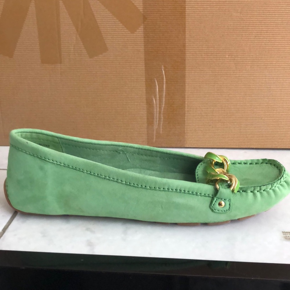 BRAND NEW NEVER WORN MOCCASIN STYLE DRIVING FLAT